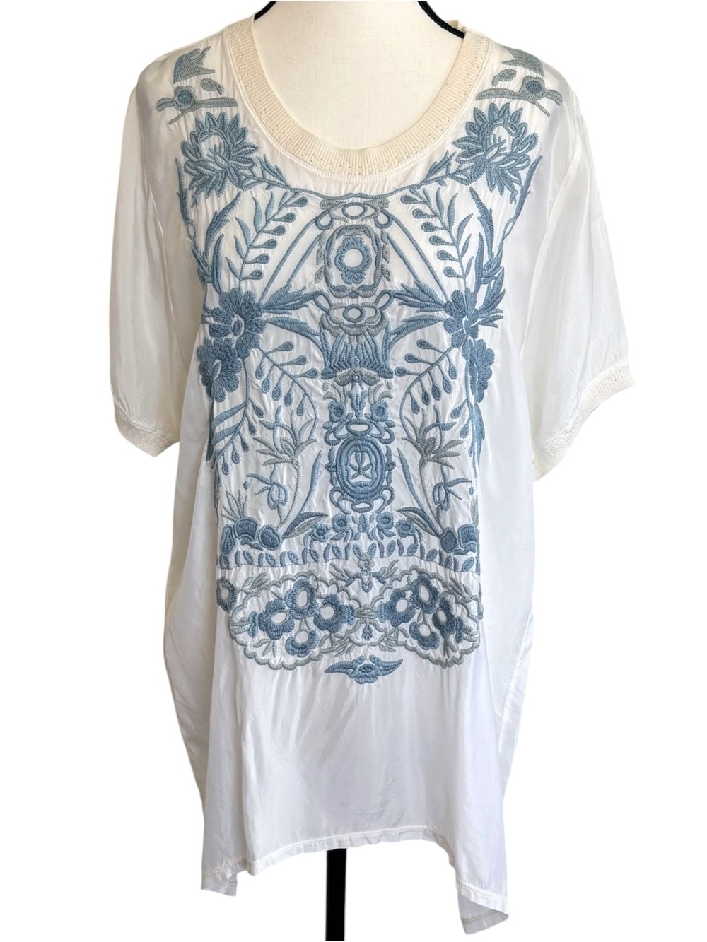 JOHNNY WAS Embroidered Cupra Tunic Top Medium Ivory Blue Boho Relaxed Fit